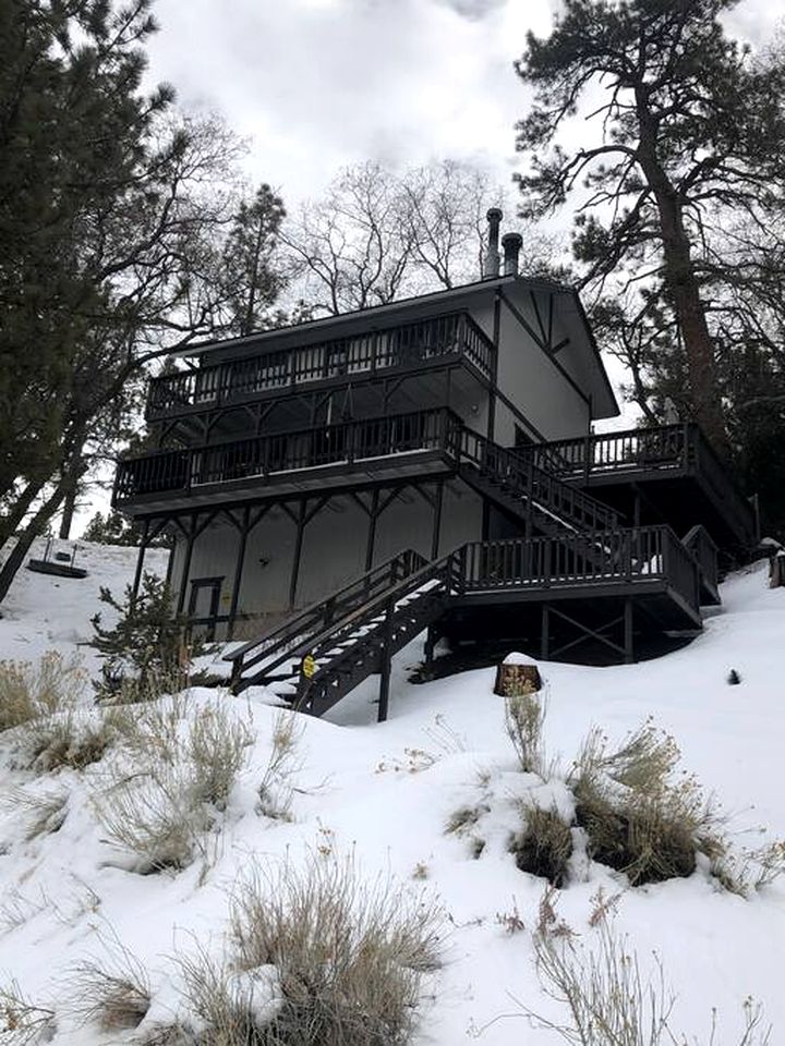 Mountain Magic: Cabin in an Unbeatable Location near Big Bear Lake