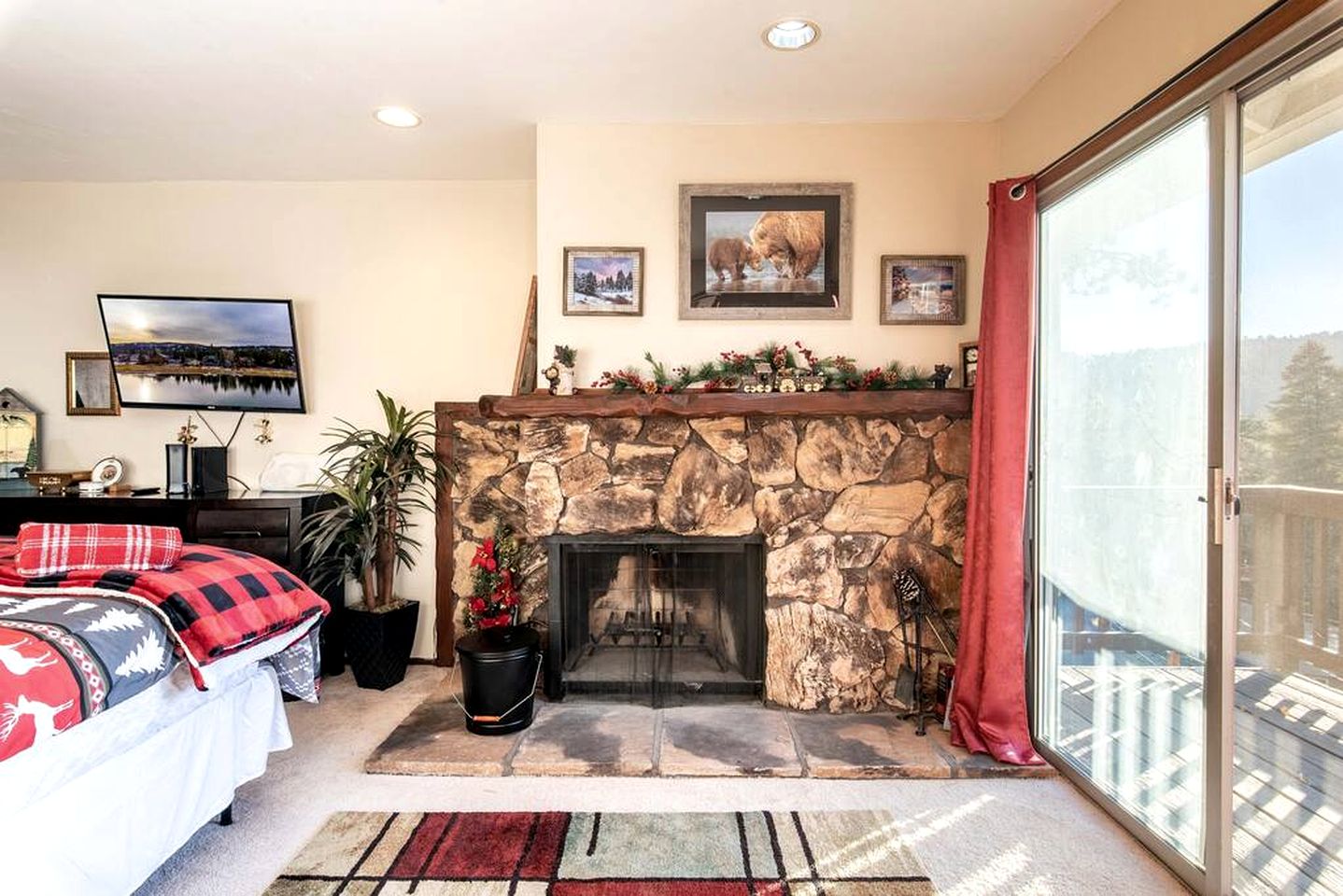 Mountain Magic: Cabin in an Unbeatable Location near Big Bear Lake