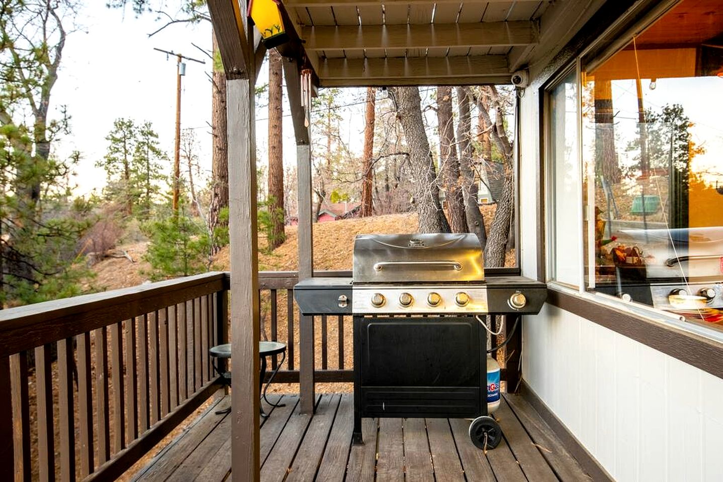 Mountain Magic: Cabin in an Unbeatable Location near Big Bear Lake