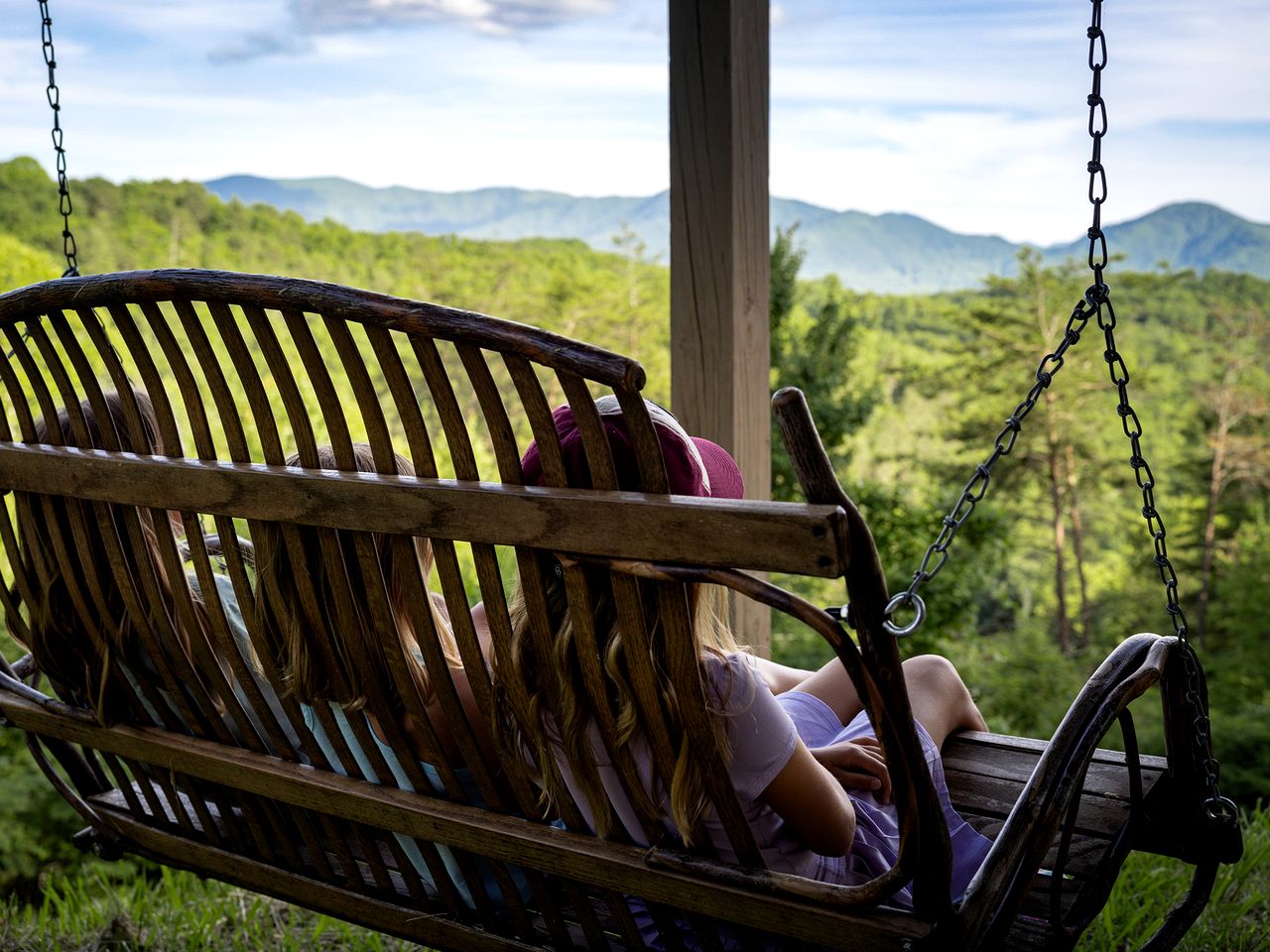 Mountain Majesty: Cabin in Bryson City with Panoramic Ridge Views