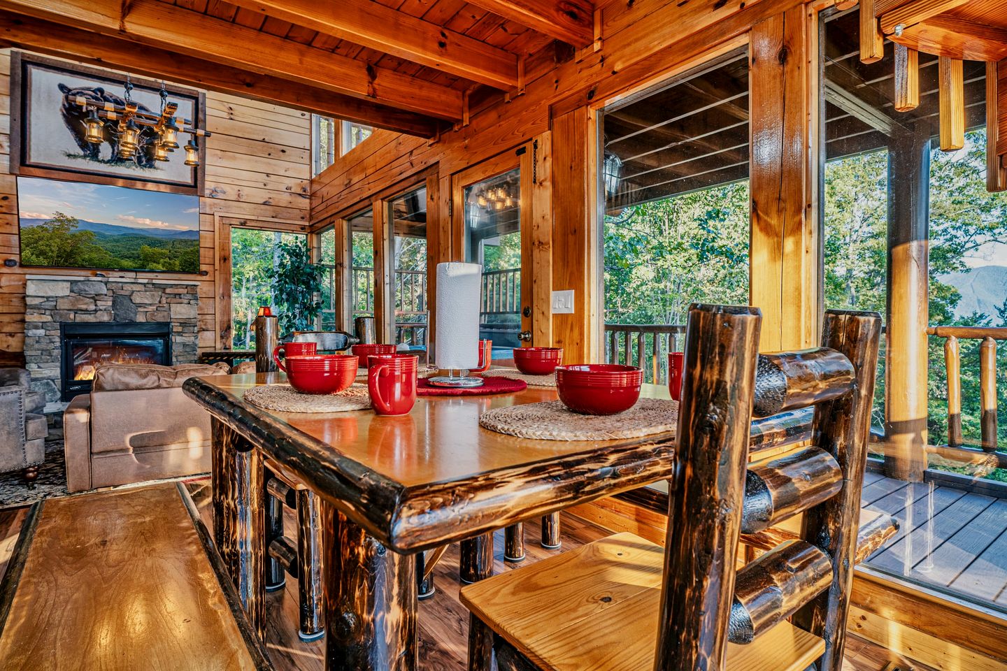 Secluded Luxury Cabin with Hot Tub & Game Room near Pigeon Forge, Tennessee
