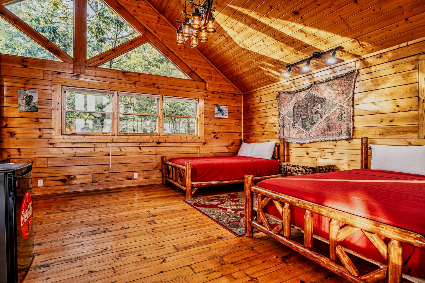 Secluded Luxury Cabin with Hot Tub & Game Room near Pigeon Forge, Tennessee