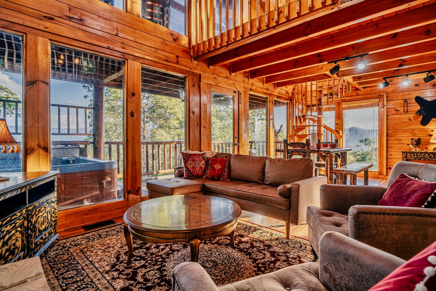 Secluded Luxury Cabin with Hot Tub & Game Room near Pigeon Forge, Tennessee