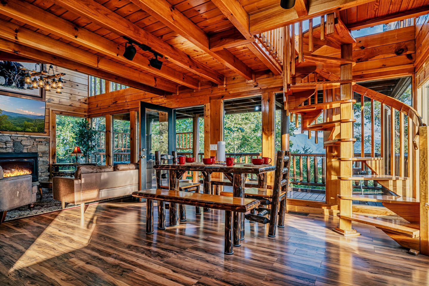 Secluded Luxury Cabin with Hot Tub & Game Room near Pigeon Forge, Tennessee