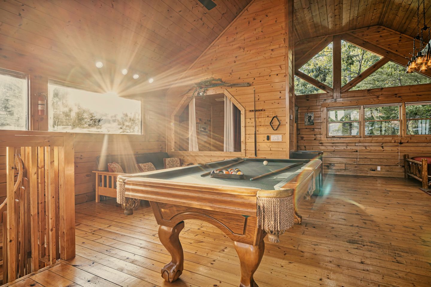 Secluded Luxury Cabin with Hot Tub & Game Room near Pigeon Forge, Tennessee