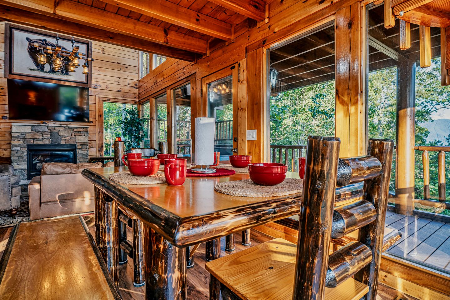 Secluded Luxury Cabin with Hot Tub & Game Room near Pigeon Forge, Tennessee