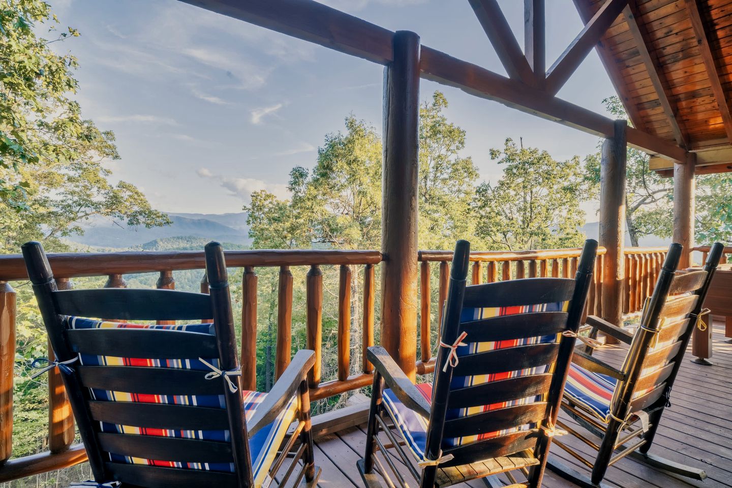 Secluded Luxury Cabin with Hot Tub & Game Room near Pigeon Forge, Tennessee