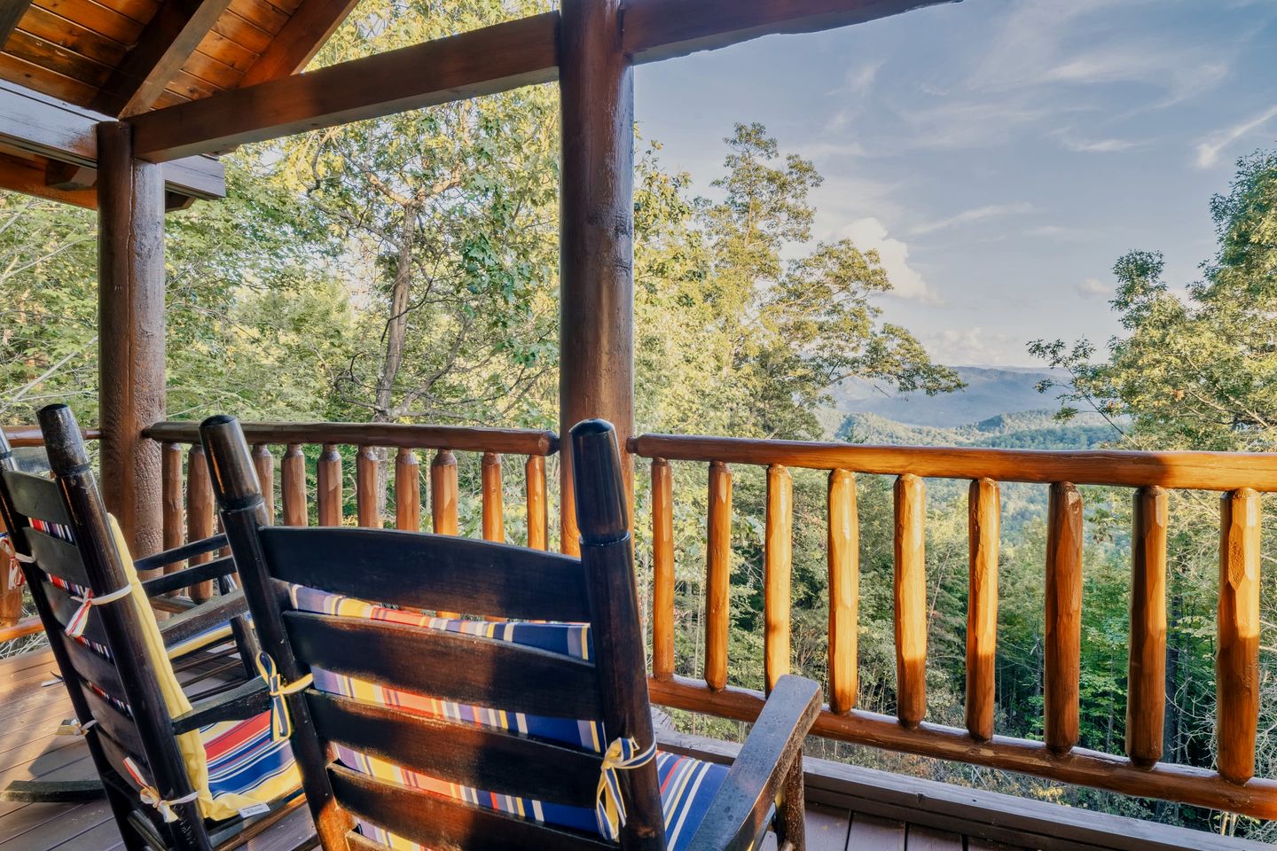 Secluded Luxury Cabin with Hot Tub & Game Room near Pigeon Forge, Tennessee