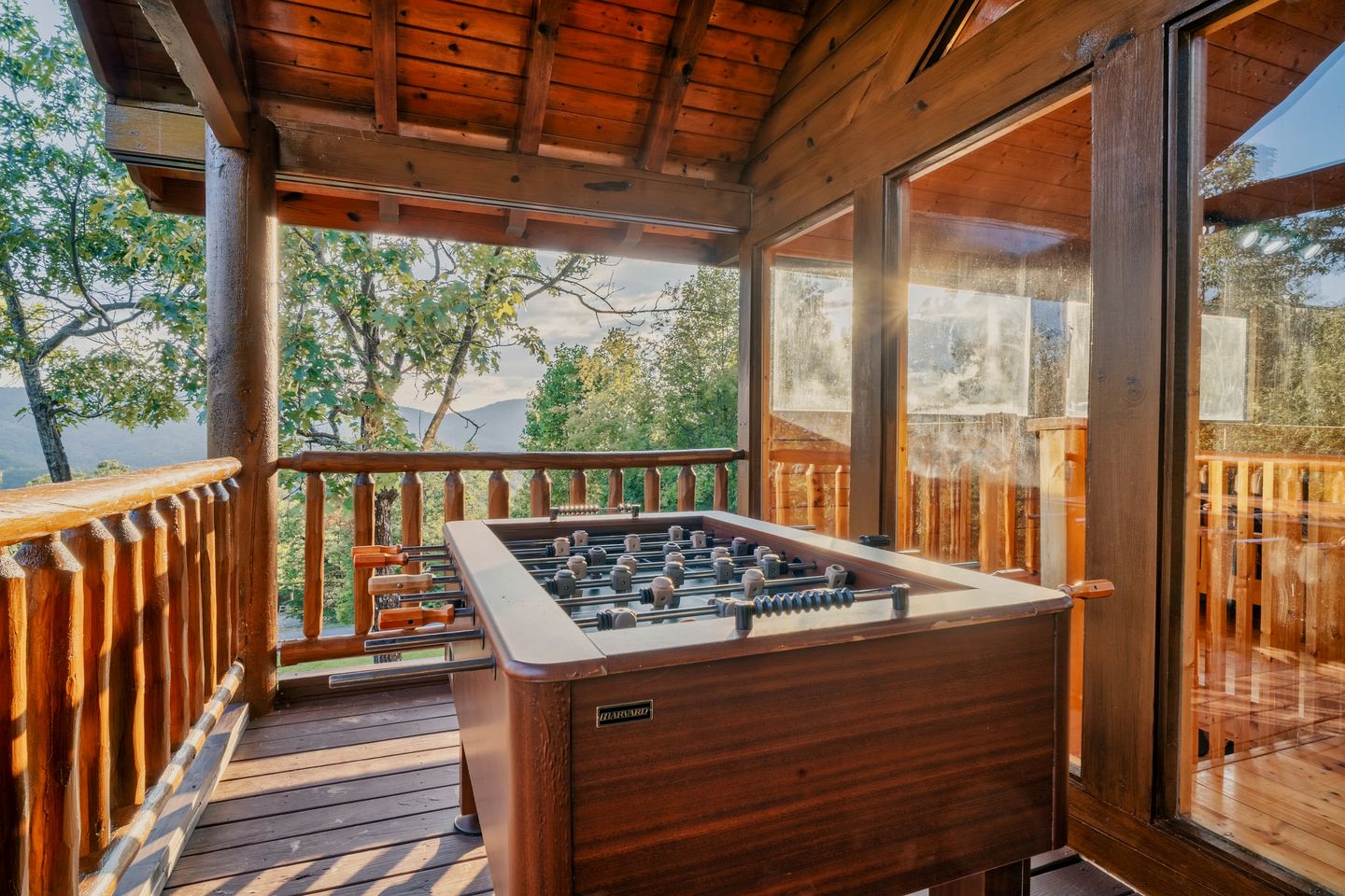 Secluded Luxury Cabin with Hot Tub & Game Room near Pigeon Forge, Tennessee