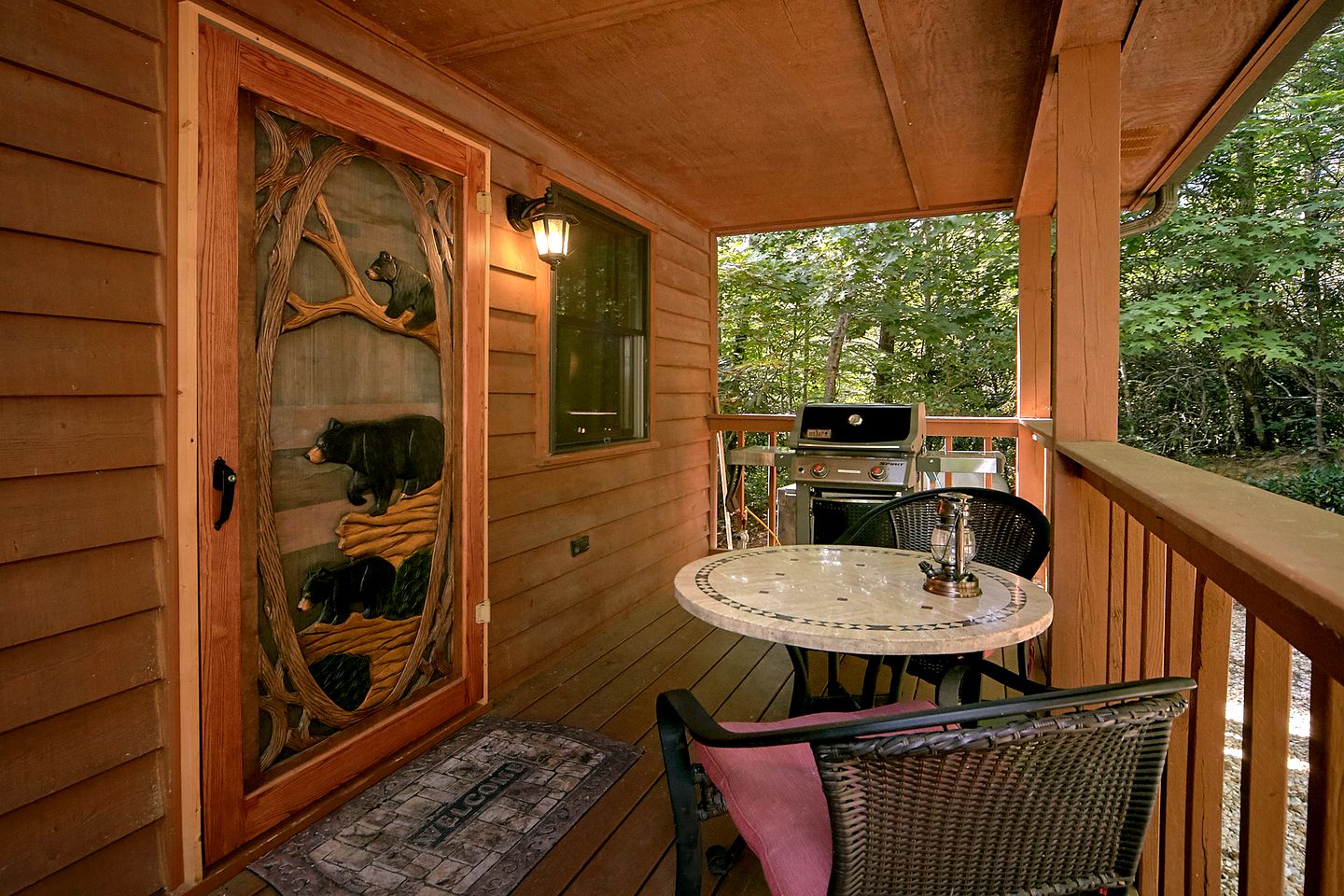 Comfortable Gatlinburg Cabin Rental with a Hot Tub