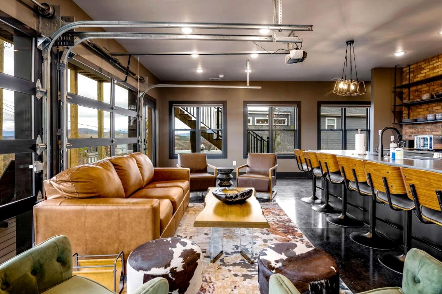 Mountain Retreat with Outdoor Pool, Jacuzzi and Views in Tennessee