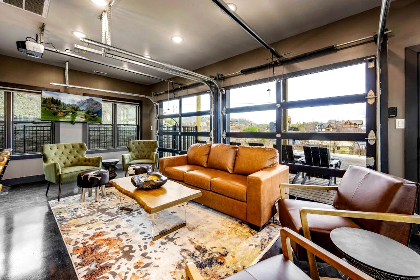 Mountain Retreat with Outdoor Pool, Jacuzzi and Views in Tennessee