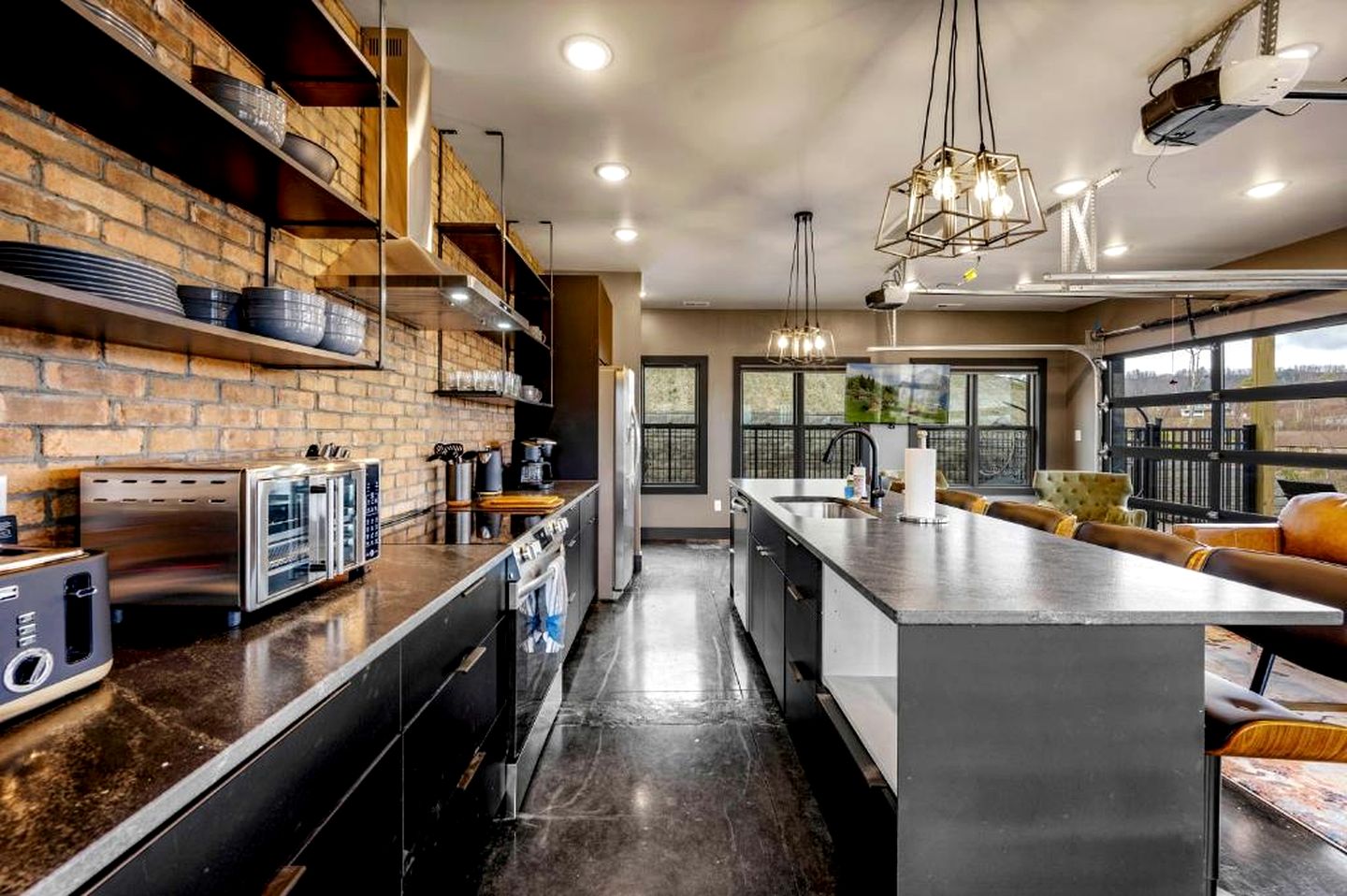 Mountain Retreat with Outdoor Pool, Jacuzzi and Views in Tennessee