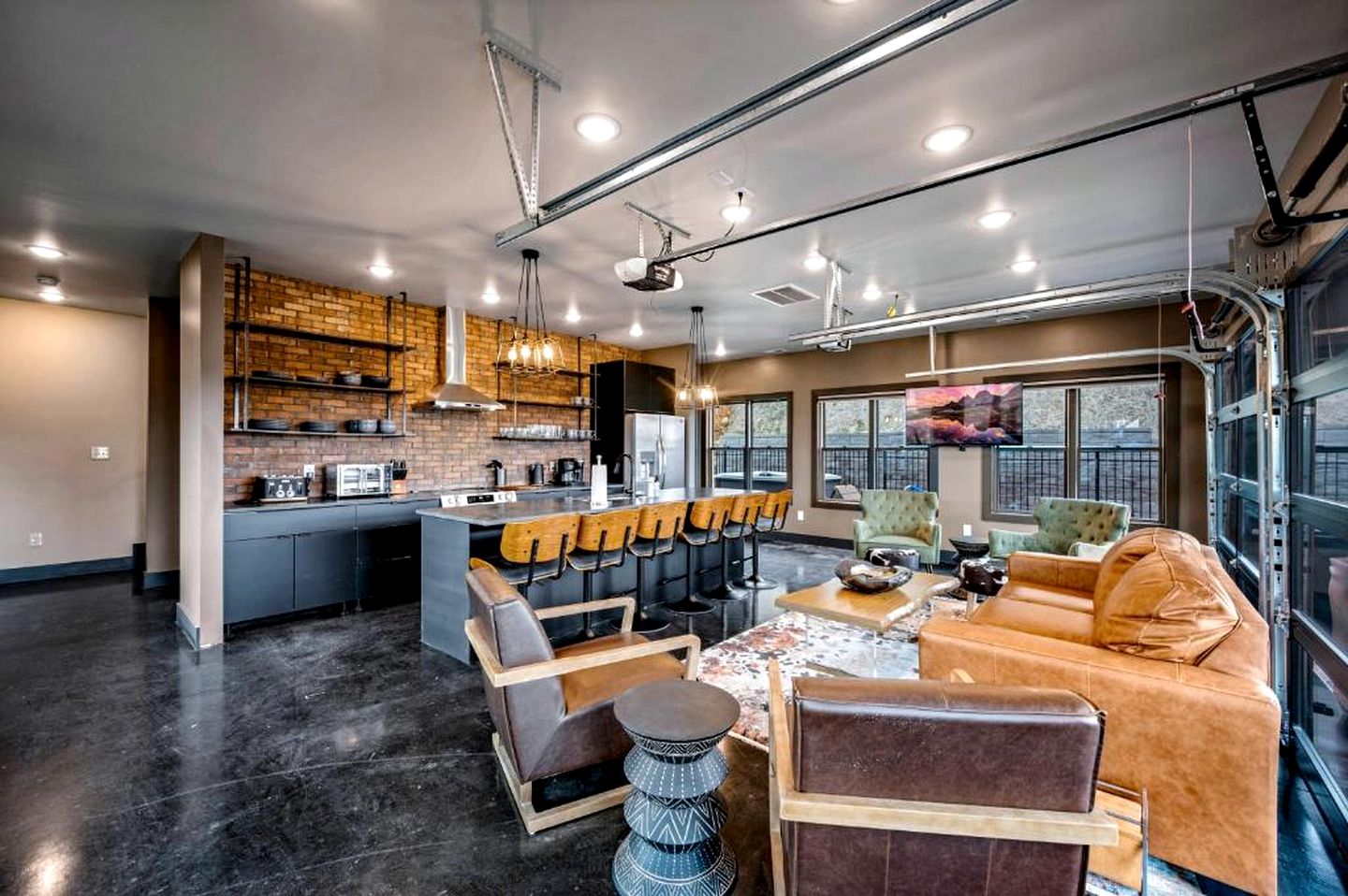 Mountain Retreat with Outdoor Pool, Jacuzzi and Views in Tennessee