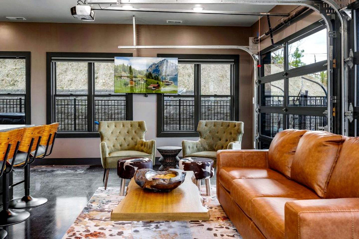 Mountain Retreat with Outdoor Pool, Jacuzzi and Views in Tennessee