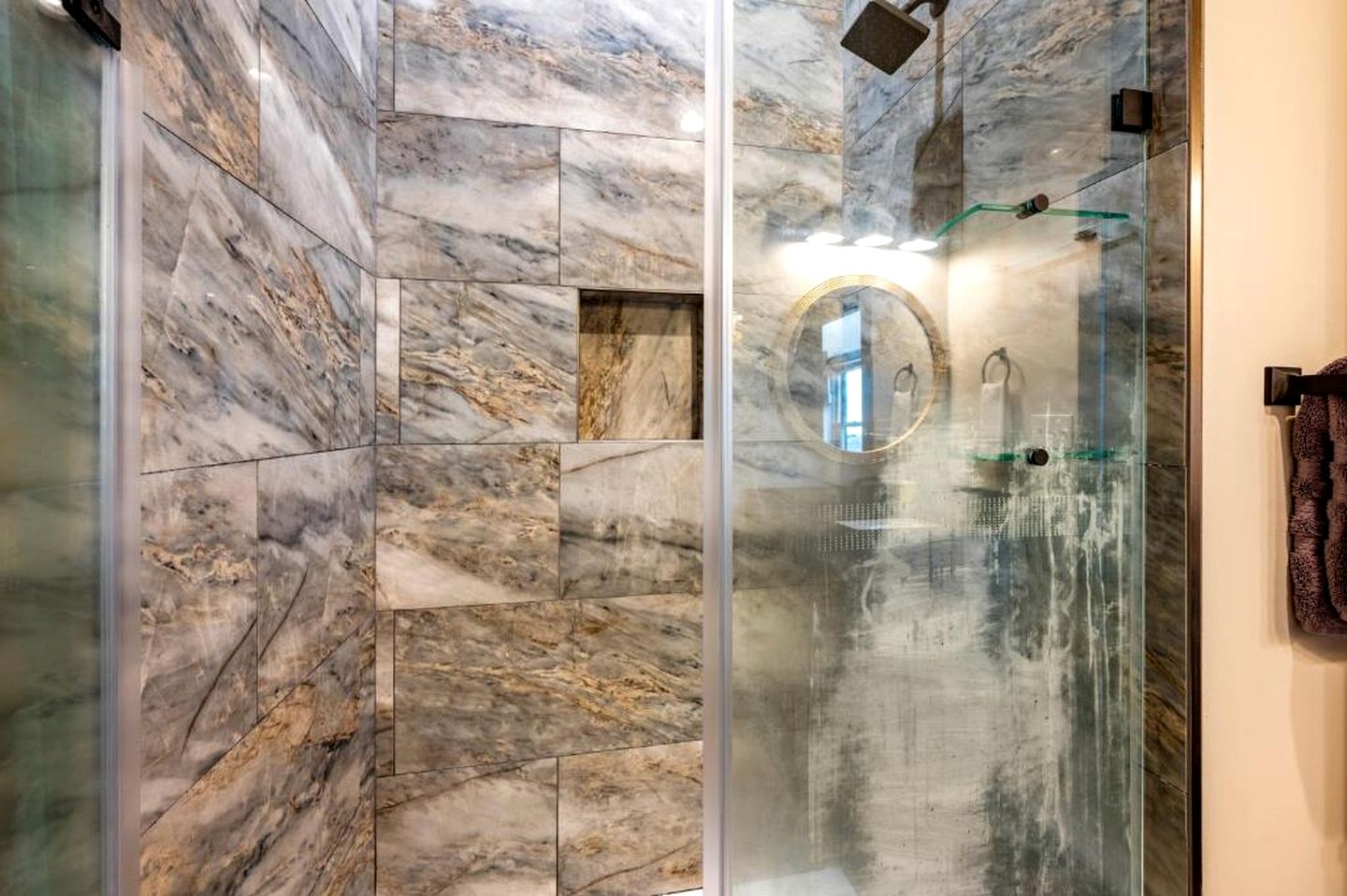 Mountain Retreat with Outdoor Pool, Jacuzzi and Views in Tennessee