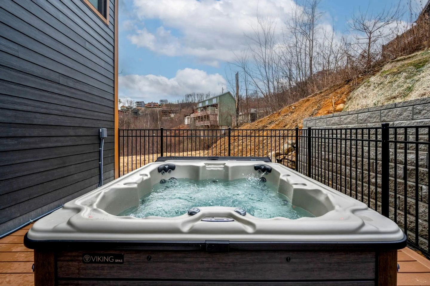 Mountain Retreat with Outdoor Pool, Jacuzzi and Views in Tennessee