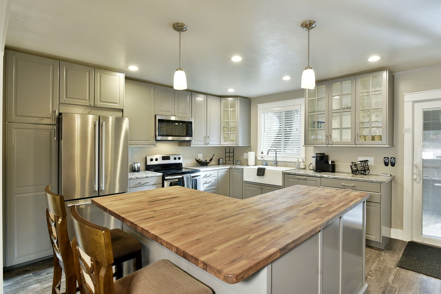 Amazing Cottage with Hot-tub in Dunsmuir, California