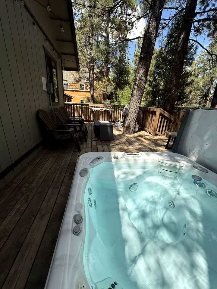 Your Mountain Oasis: Cabin with Hot Tub in Sugarloaf, California