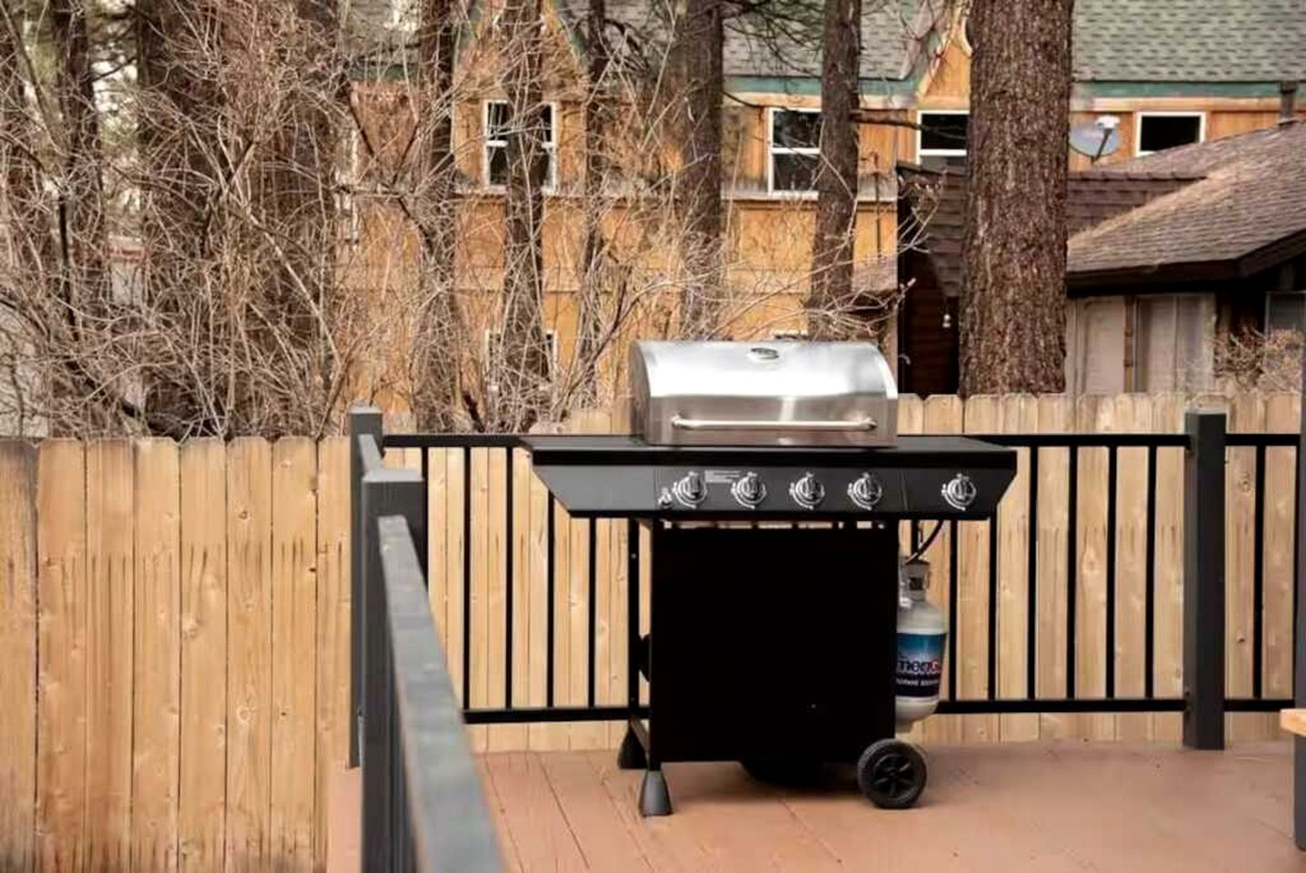 Your Mountain Oasis: Cabin with Hot Tub in Sugarloaf, California