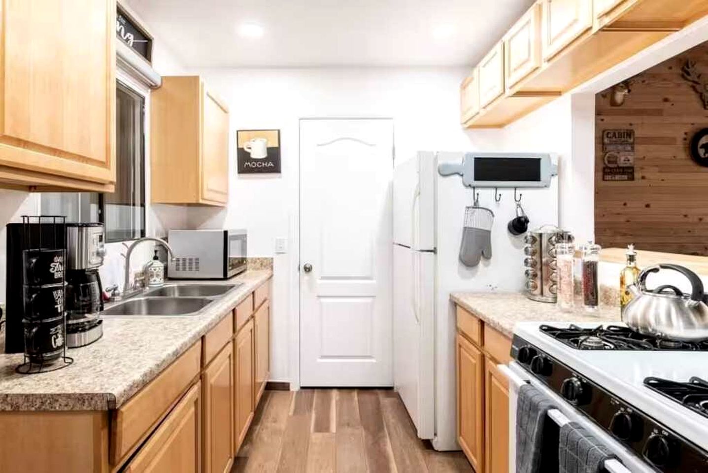 Your Mountain Oasis: Cabin with Hot Tub in Sugarloaf, California