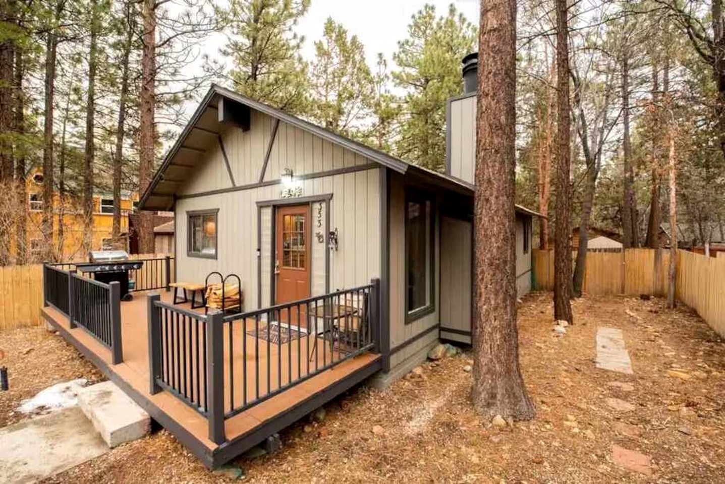 Your Mountain Oasis: Cabin with Hot Tub in Sugarloaf, California