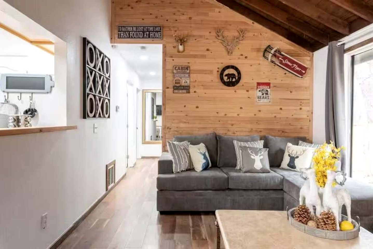 Your Mountain Oasis: Cabin with Hot Tub in Sugarloaf, California