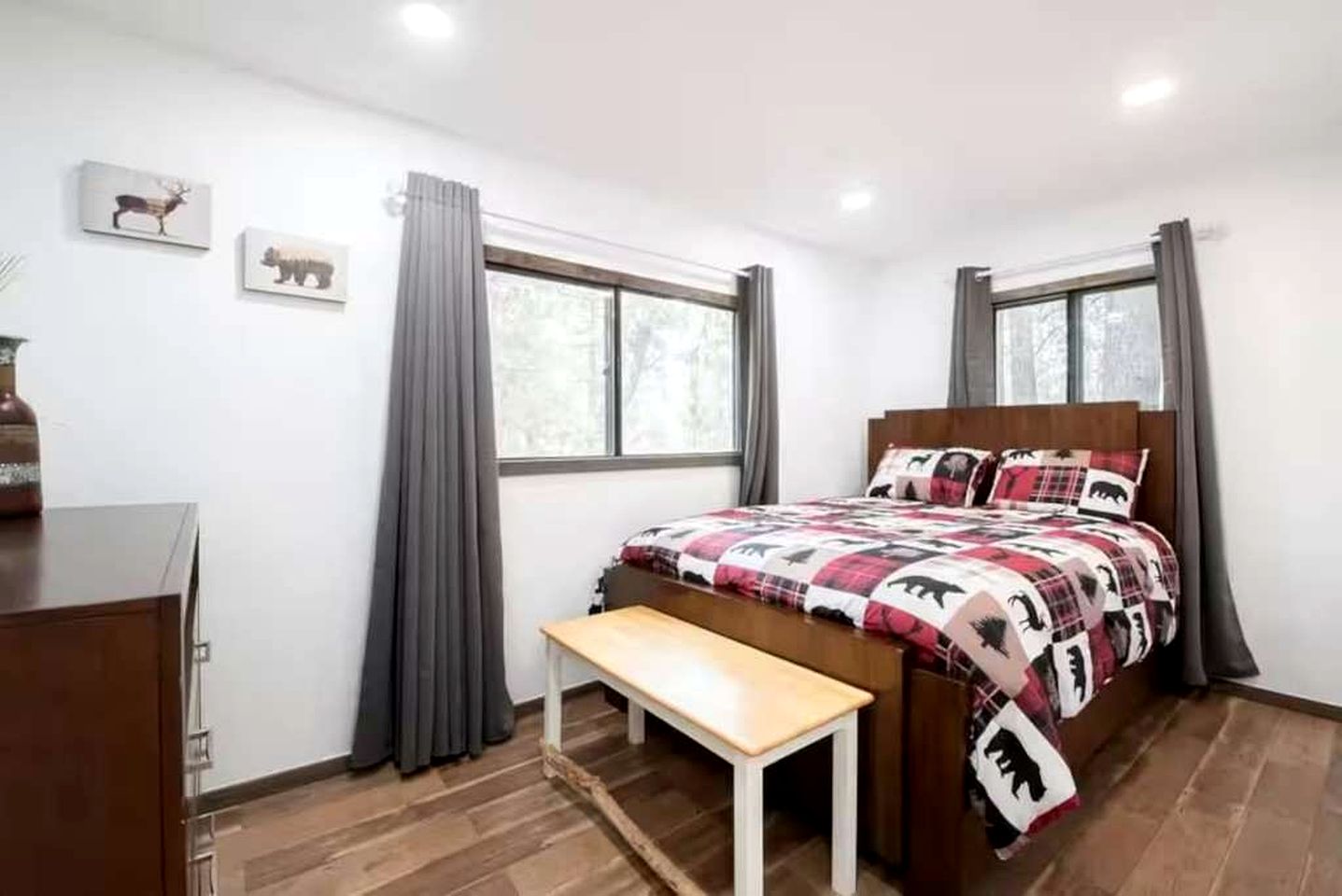 Your Mountain Oasis: Cabin with Hot Tub in Sugarloaf, California