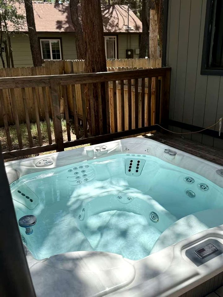 Your Mountain Oasis: Cabin with Hot Tub in Sugarloaf, California