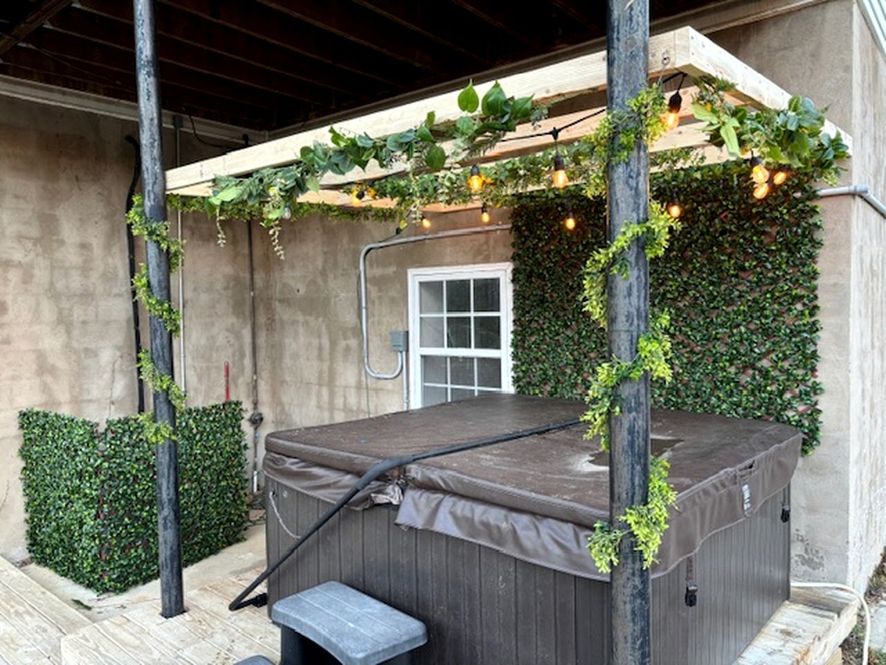 Mountain Oasis: Secluded Cabin Nestled Alongside a Creek in Bryson City, NC