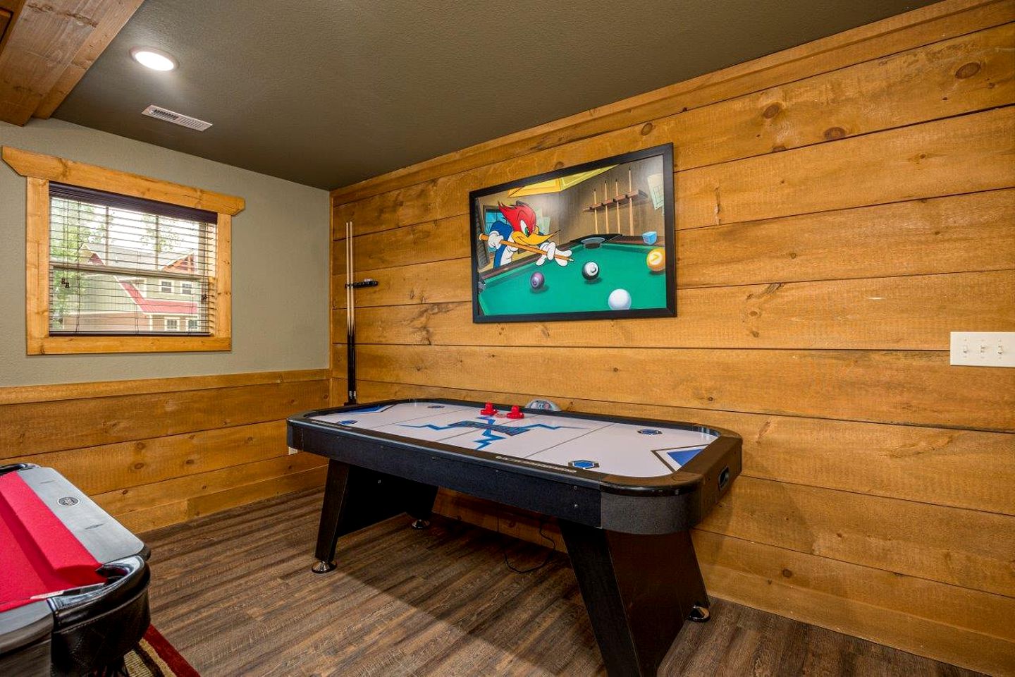 Impressive Cabin Retreat with Pools, Sauna, Game Room and Hot-Tub in Gatlinburg, Tennessee