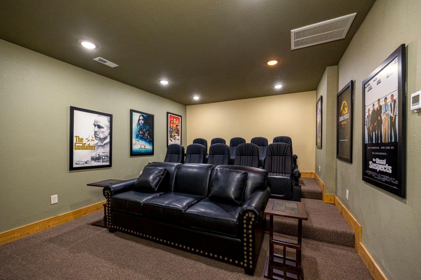 Impressive Cabin Retreat with Pools, Sauna, Game Room and Hot-Tub in Gatlinburg, Tennessee