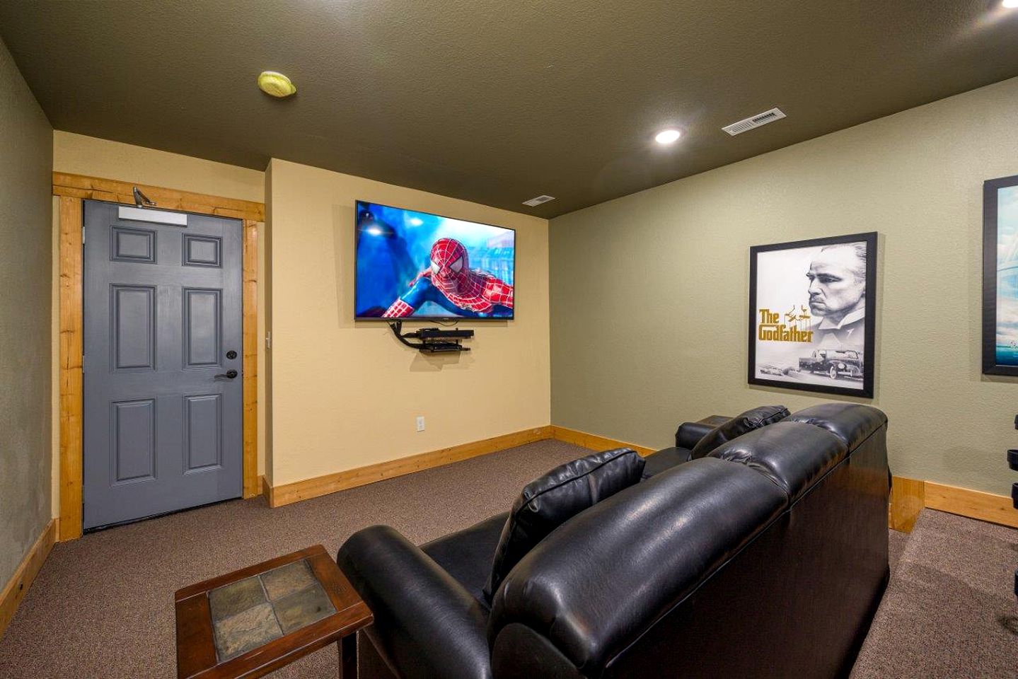 Impressive Cabin Retreat with Pools, Sauna, Game Room and Hot-Tub in Gatlinburg, Tennessee