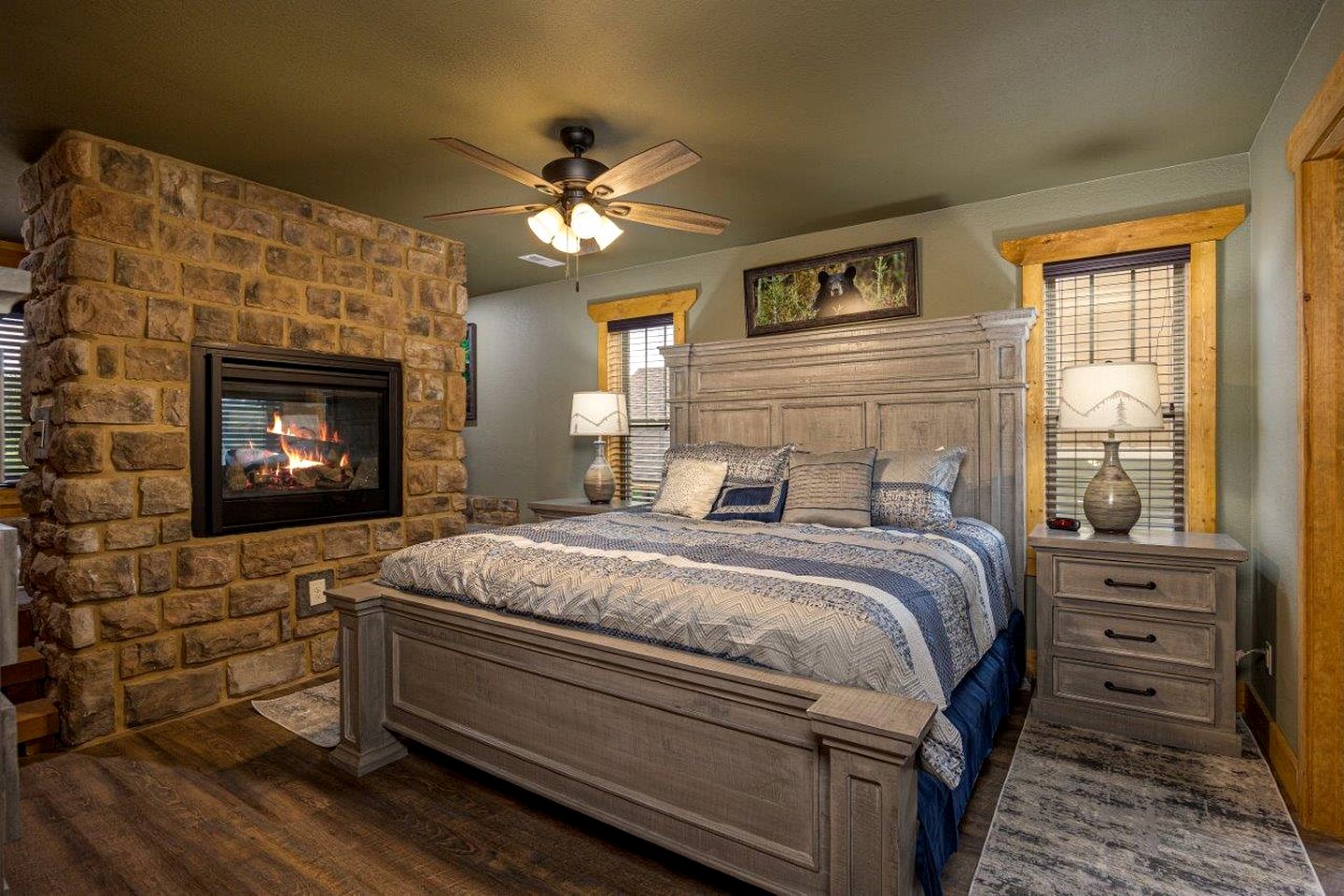 Impressive Cabin Retreat with Pools, Sauna, Game Room and Hot-Tub in Gatlinburg, Tennessee