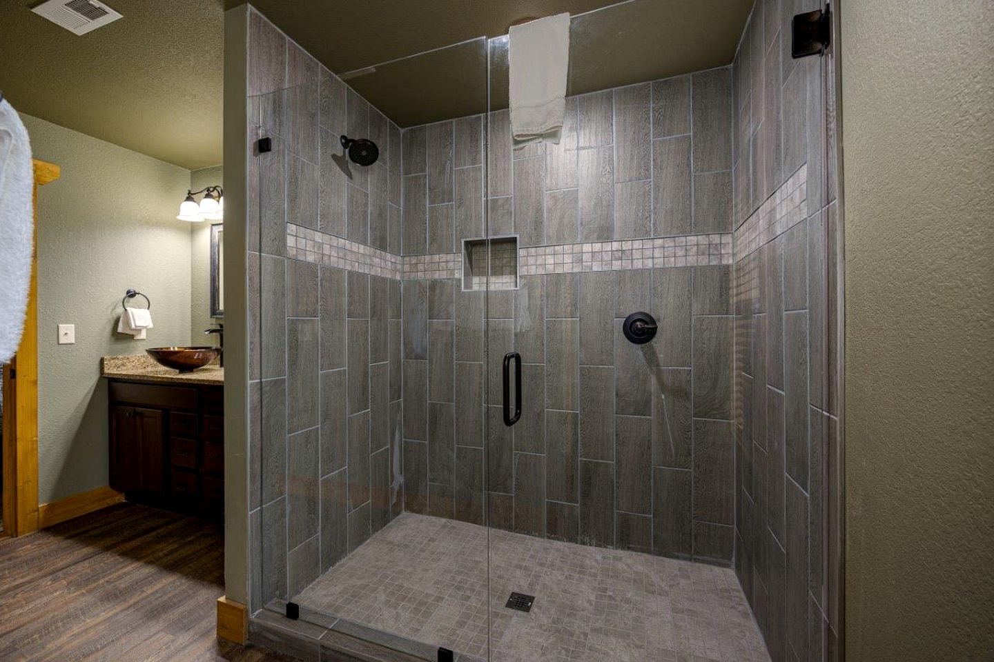 Impressive Cabin Retreat with Pools, Sauna, Game Room and Hot-Tub in Gatlinburg, Tennessee