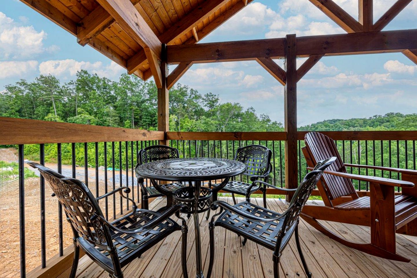 Impressive Cabin Retreat with Pools, Sauna, Game Room and Hot-Tub in Gatlinburg, Tennessee