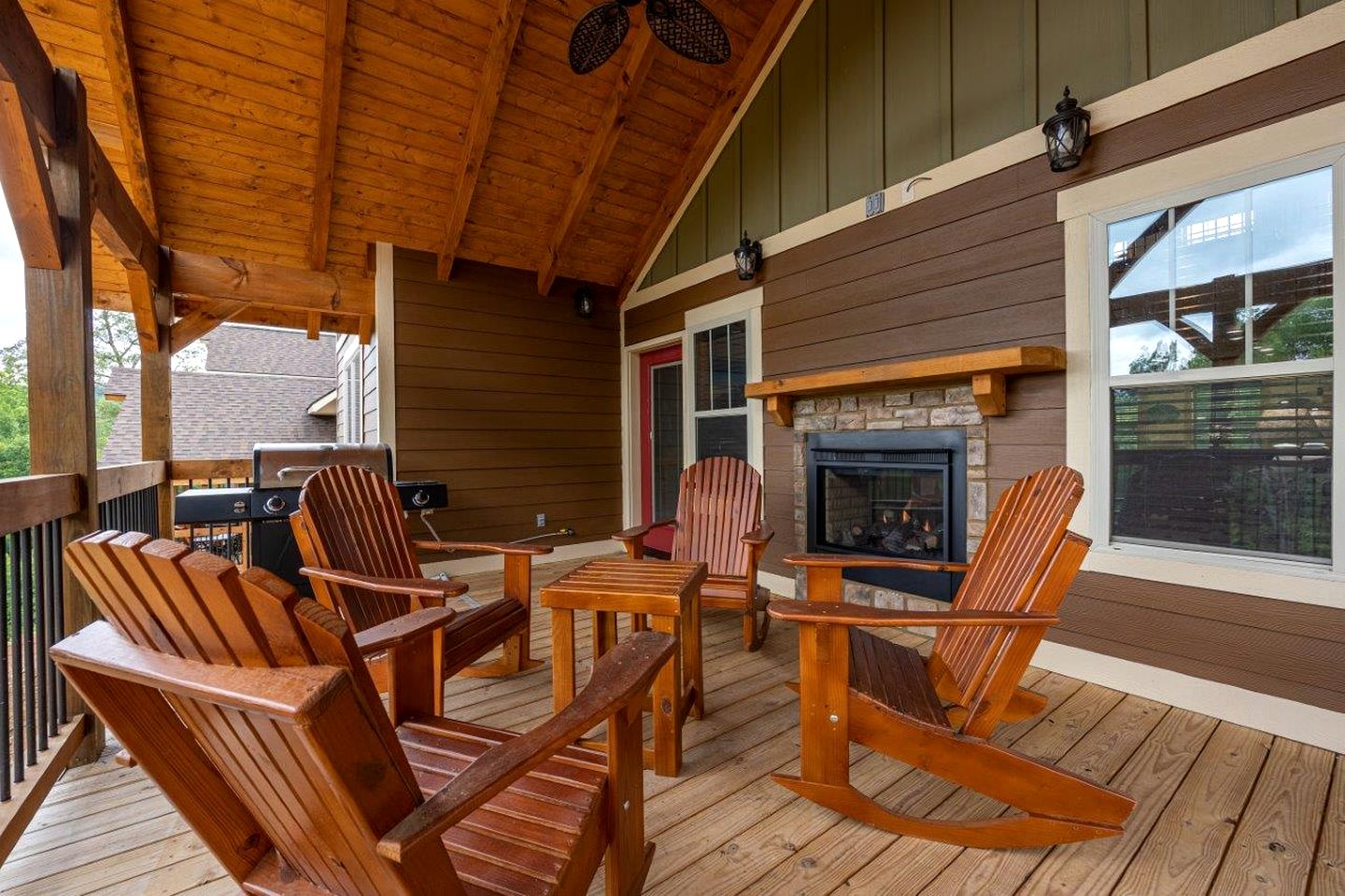Impressive Cabin Retreat with Pools, Sauna, Game Room and Hot-Tub in Gatlinburg, Tennessee