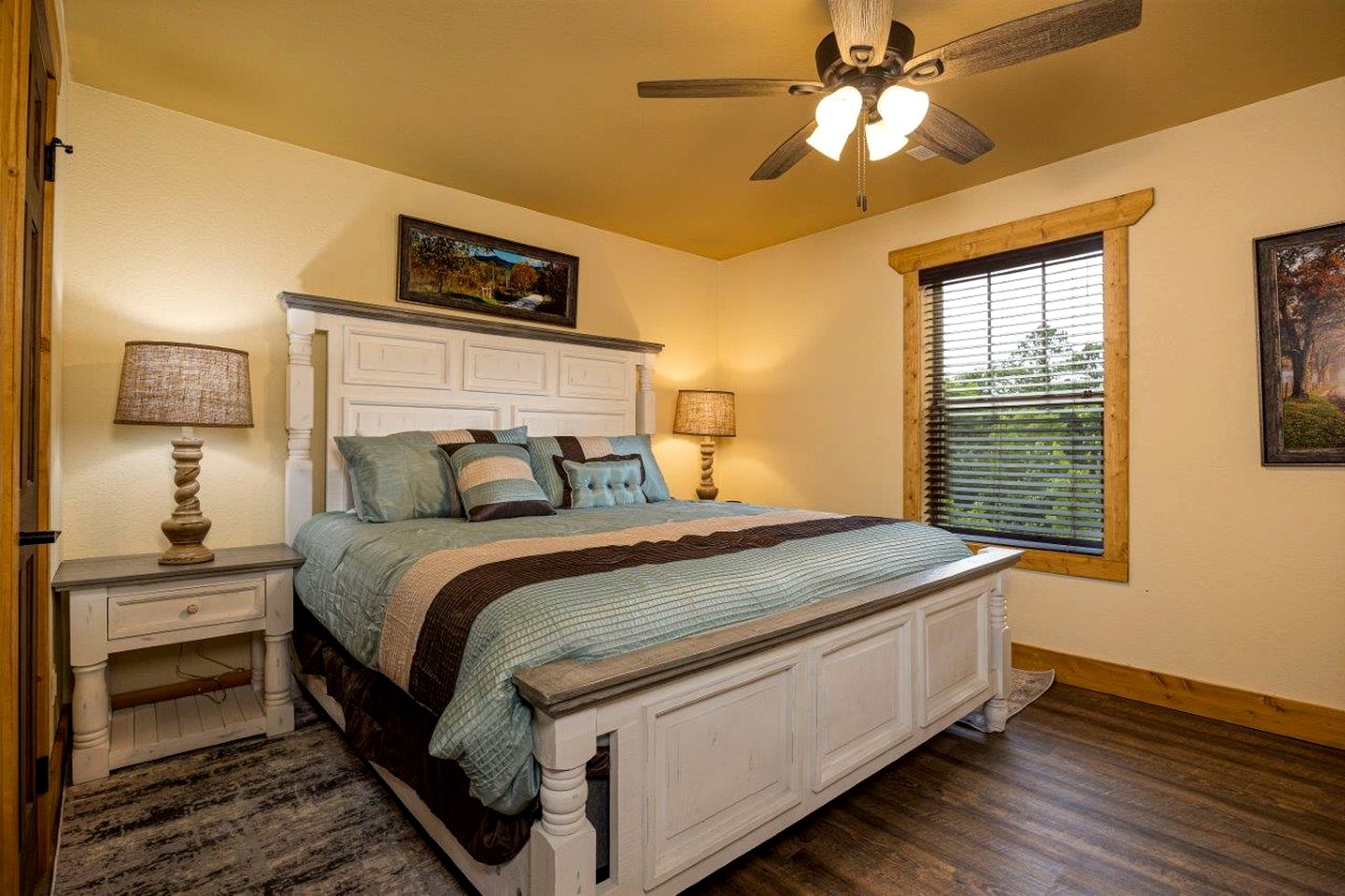 Impressive Cabin Retreat with Pools, Sauna, Game Room and Hot-Tub in Gatlinburg, Tennessee