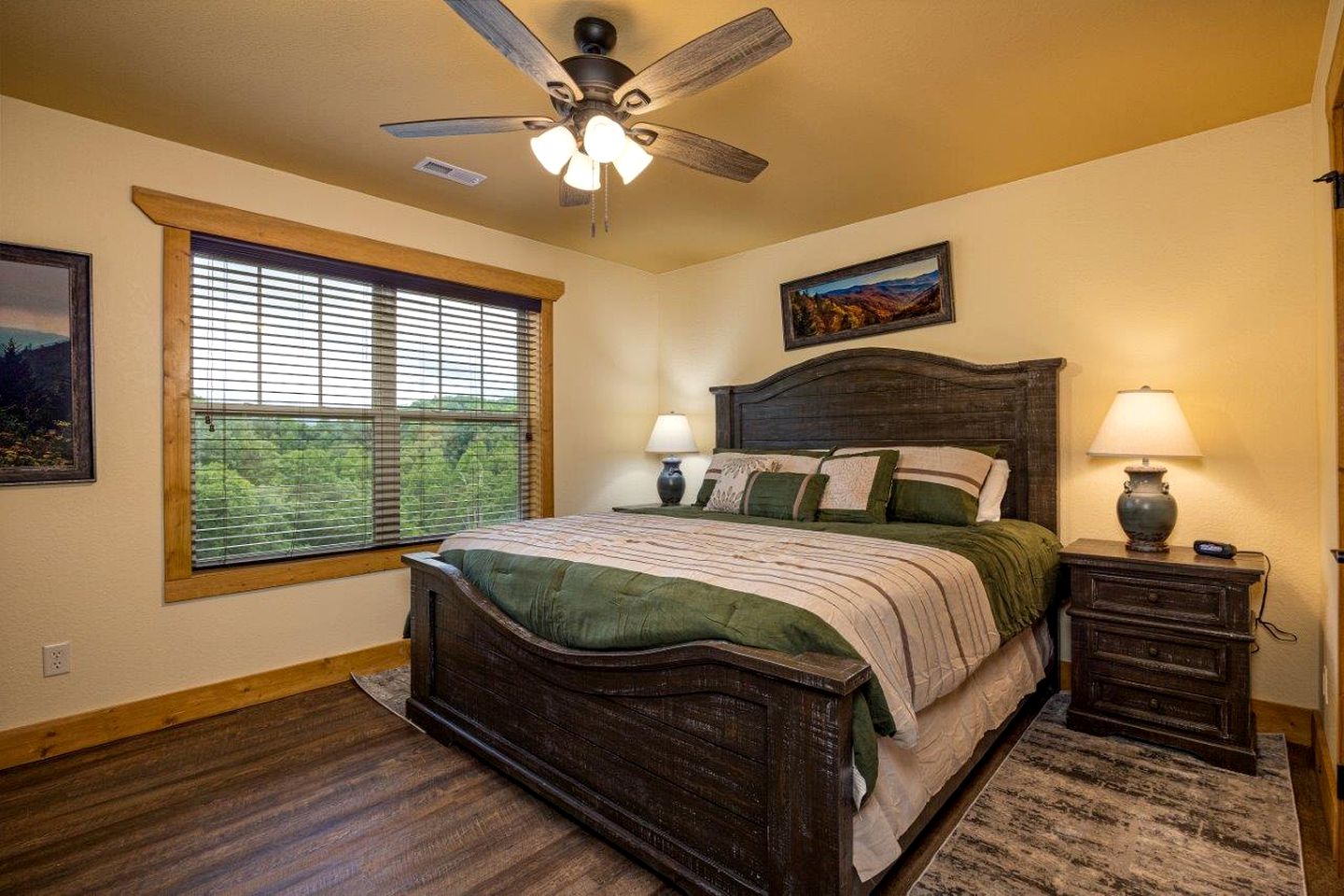 Impressive Cabin Retreat with Pools, Sauna, Game Room and Hot-Tub in Gatlinburg, Tennessee