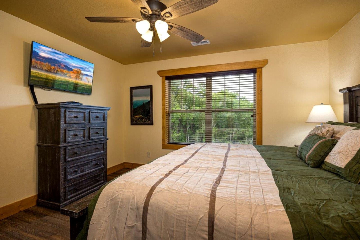 Impressive Cabin Retreat with Pools, Sauna, Game Room and Hot-Tub in Gatlinburg, Tennessee