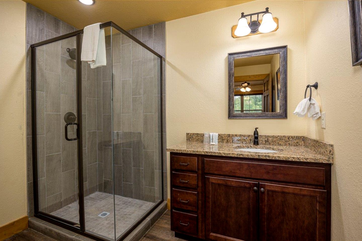 Impressive Cabin Retreat with Pools, Sauna, Game Room and Hot-Tub in Gatlinburg, Tennessee