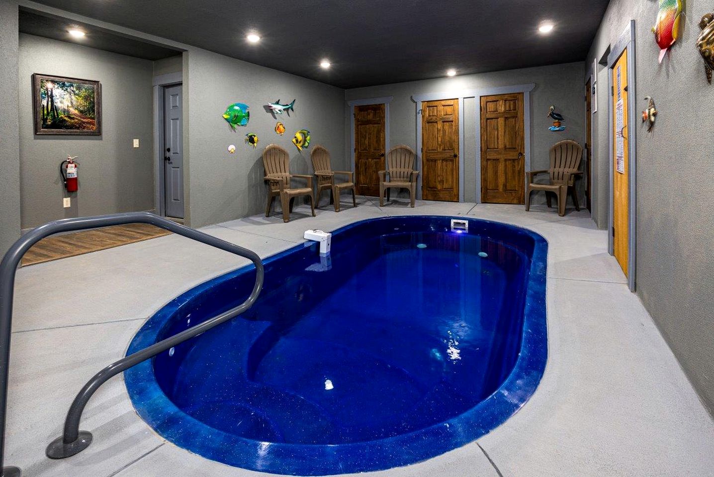 Impressive Cabin Retreat with Pools, Sauna, Game Room and Hot-Tub in Gatlinburg, Tennessee