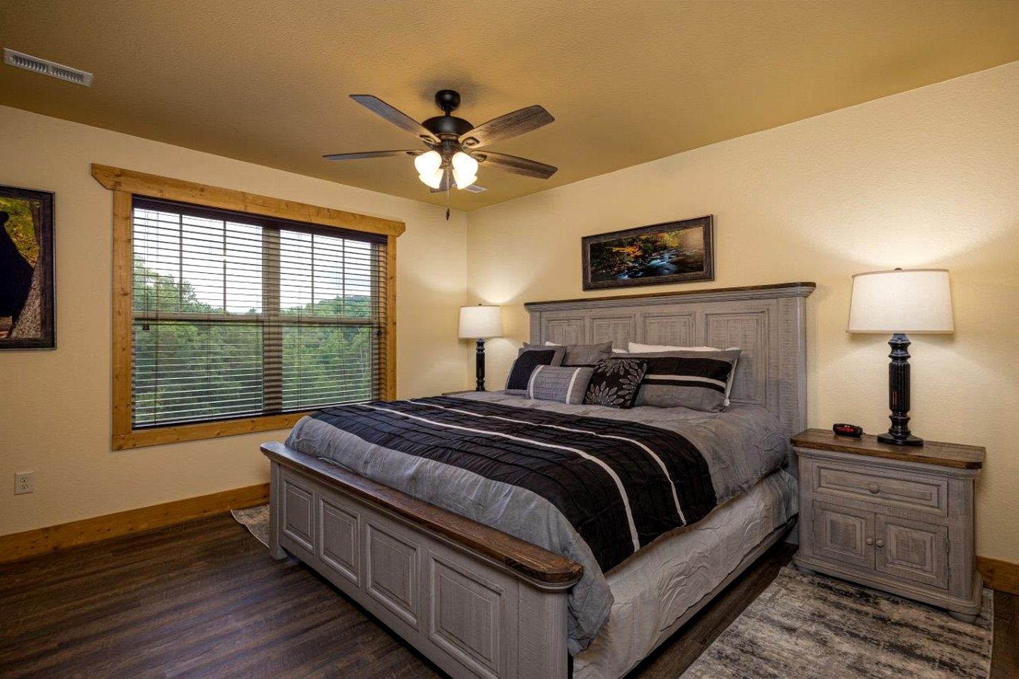 Impressive Cabin Retreat with Pools, Sauna, Game Room and Hot-Tub in Gatlinburg, Tennessee