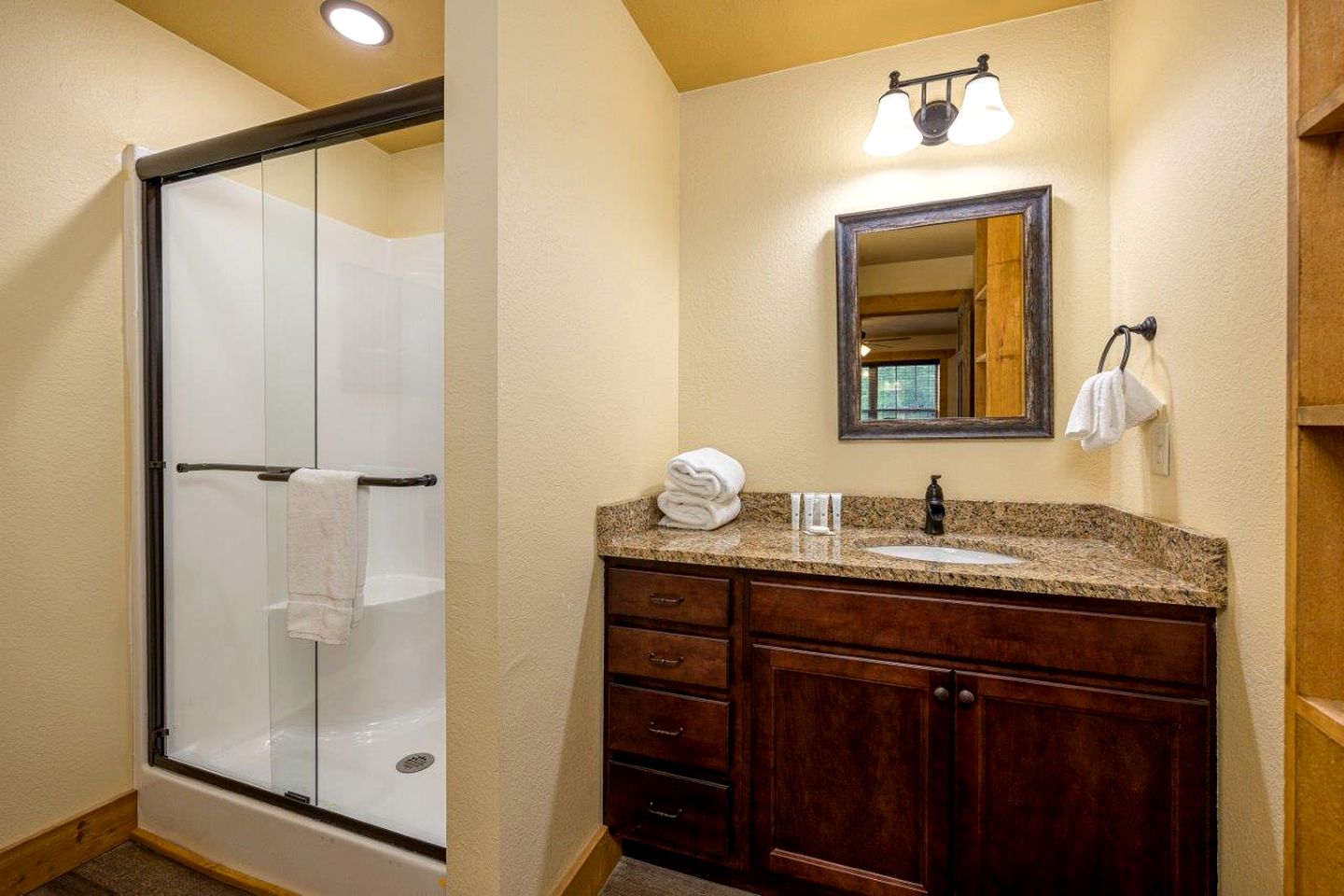 Impressive Cabin Retreat with Pools, Sauna, Game Room and Hot-Tub in Gatlinburg, Tennessee