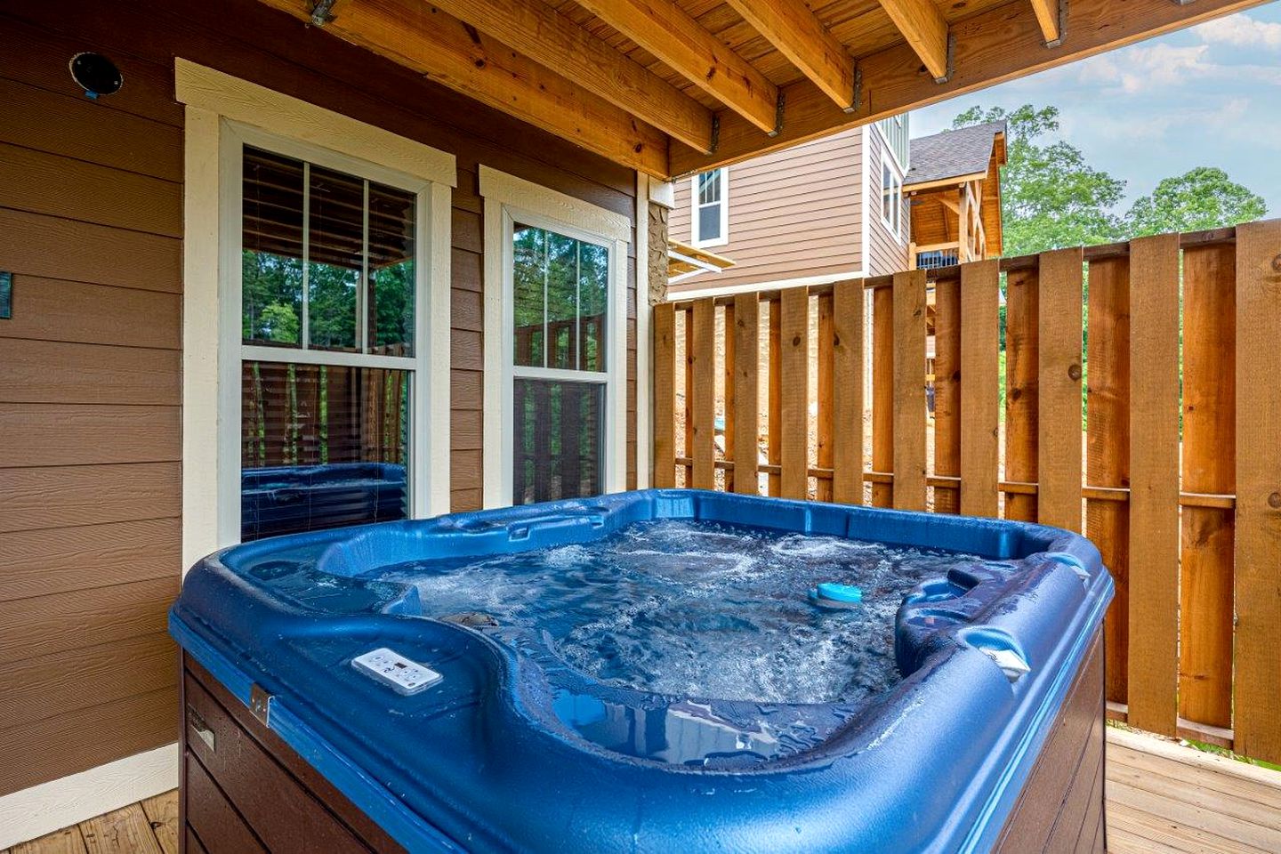 Impressive Cabin Retreat with Pools, Sauna, Game Room and Hot-Tub in Gatlinburg, Tennessee