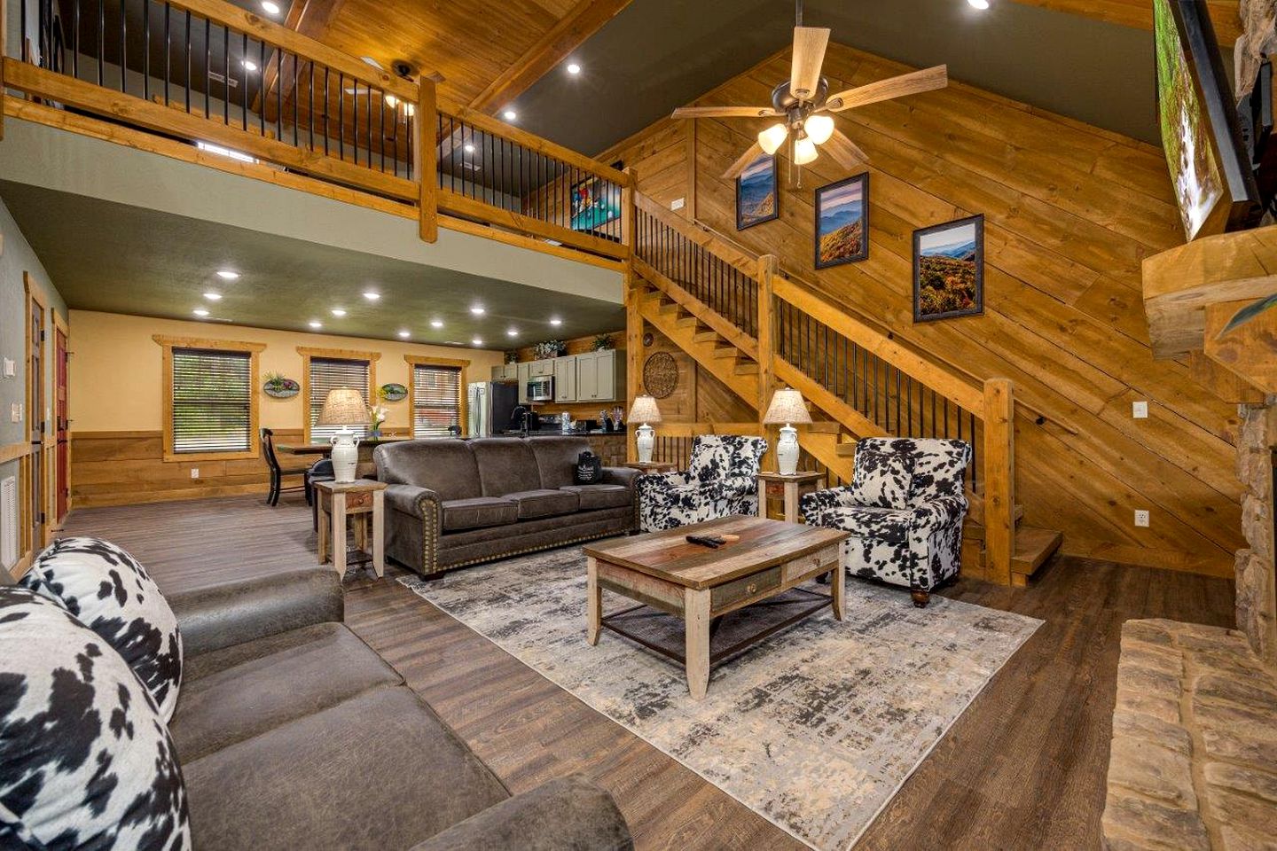Impressive Cabin Retreat with Pools, Sauna, Game Room and Hot-Tub in Gatlinburg, Tennessee