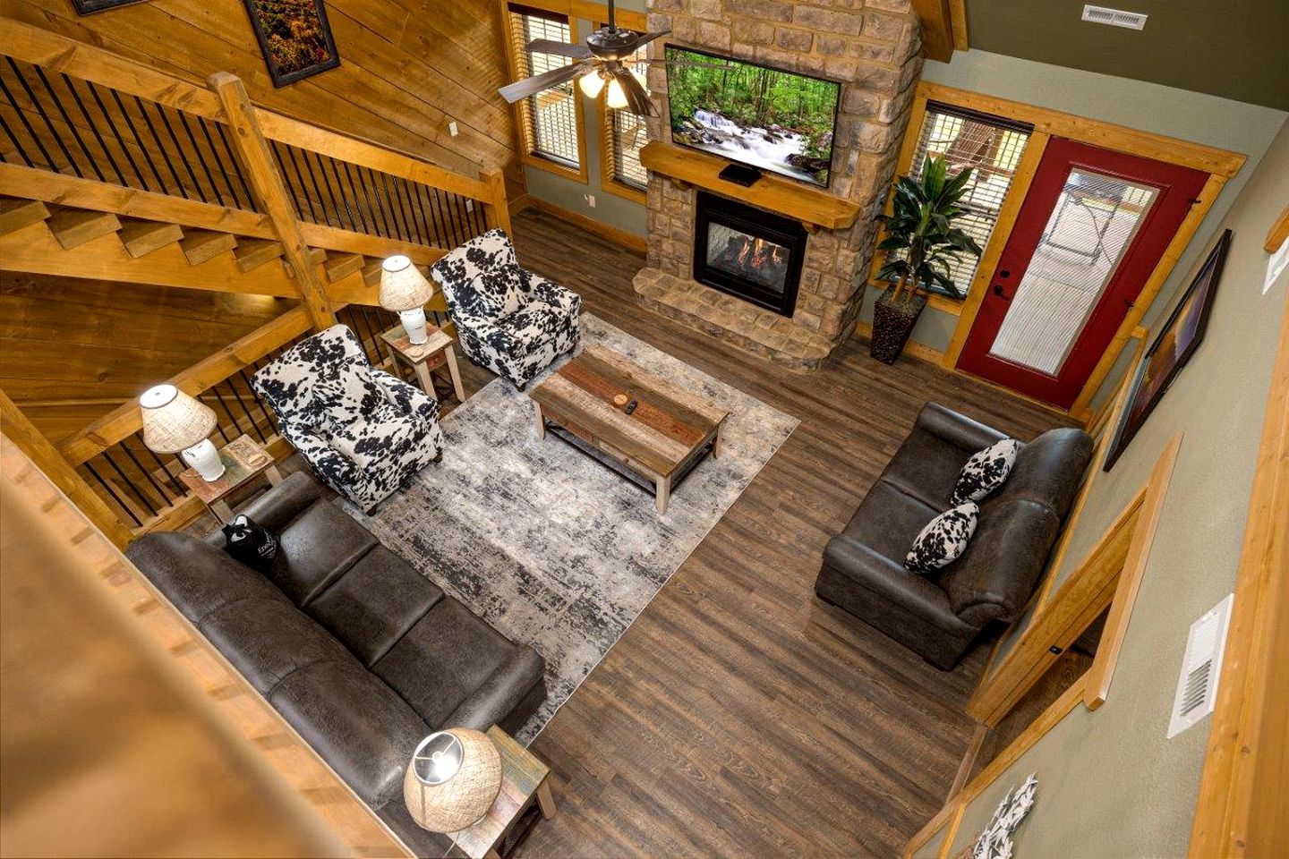 Impressive Cabin Retreat with Pools, Sauna, Game Room and Hot-Tub in Gatlinburg, Tennessee