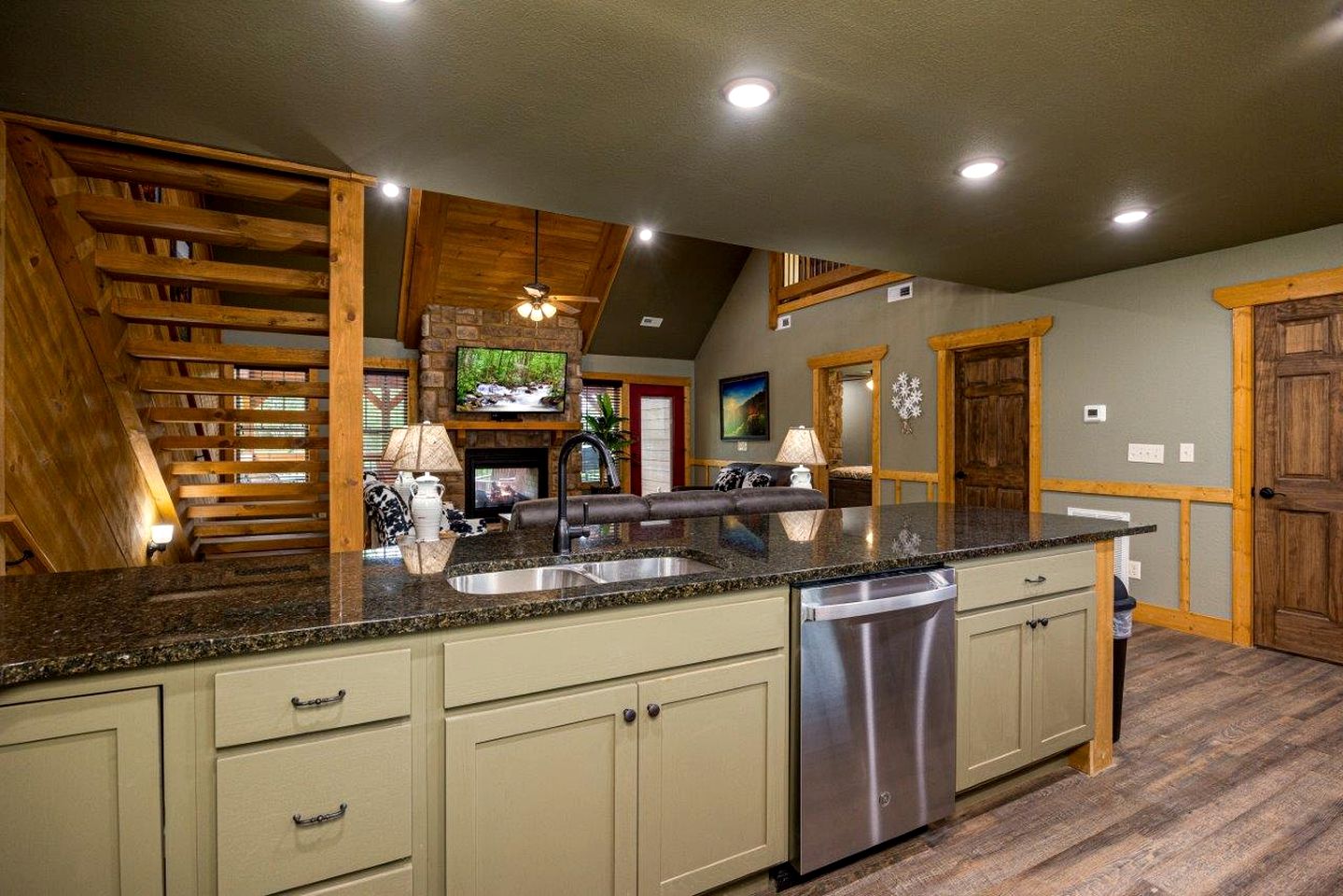 Impressive Cabin Retreat with Pools, Sauna, Game Room and Hot-Tub in Gatlinburg, Tennessee