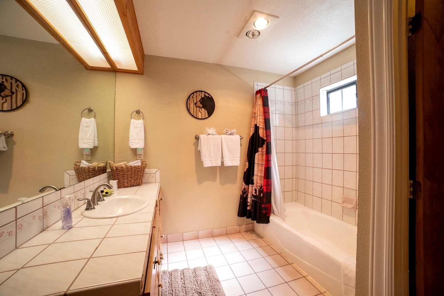 Lovely Mountain Rental Ideal for Large Groups near Yosemite Valley, California