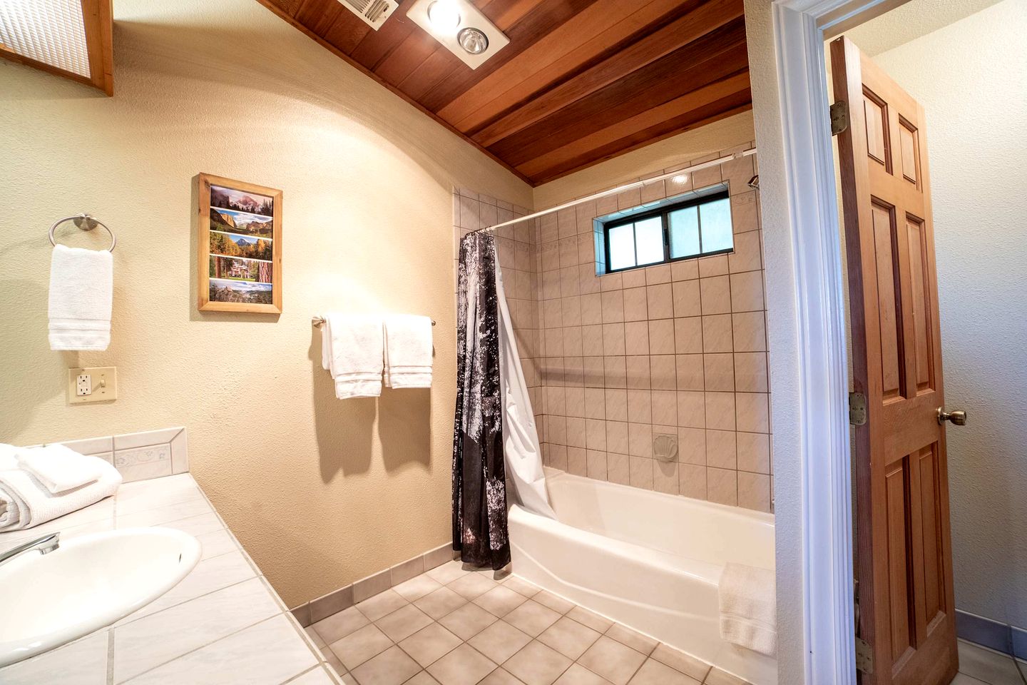 Lovely Mountain Rental Ideal for Large Groups near Yosemite Valley, California